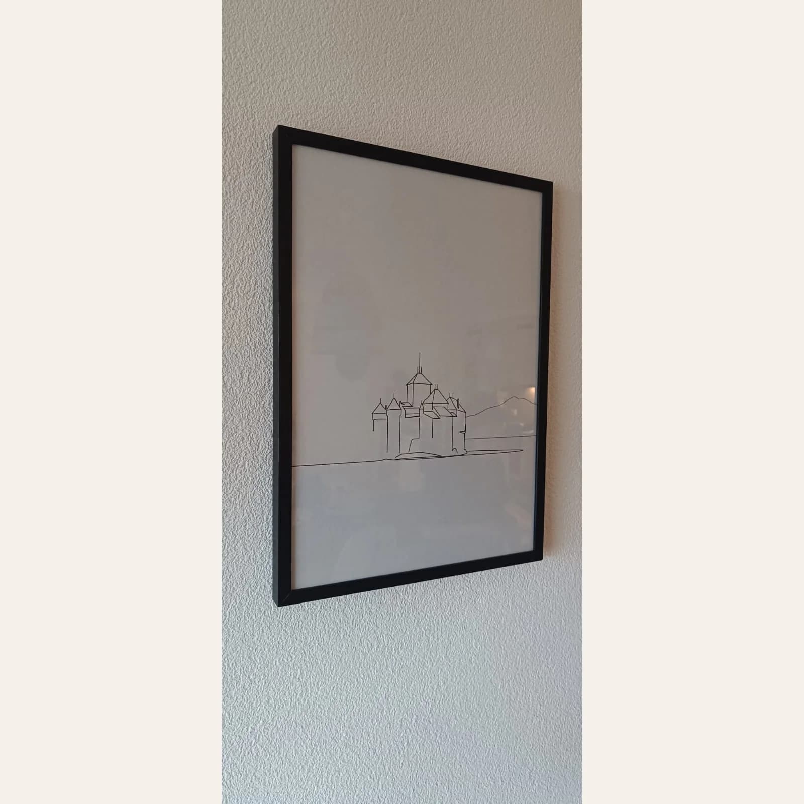 Affiche Firn Studio encadrée dans un intérieur de caractère, vue sur les Alpes